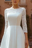 Laden Sie das Bild in den Galerie-Viewer, Elfenbein A Linie Bootneck Satin Kurze Schleppe Brautkleid mit Spitze
