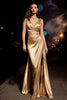 Laden Sie das Bild in den Galerie-Viewer, Gold V Ausschnitt Satin Geraffte Maxi Formelle Kleid mit Schlitz