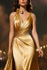Laden Sie das Bild in den Galerie-Viewer, Gold V-Ausschnitt Satin Meerjungfrau Langes Formelle Kleid mit Cape