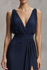 Laden Sie das Bild in den Galerie-Viewer, Marineblau Tiefer V-Ausschnitt Chiffon Etui Langes Formelle Kleid mit Schlitz