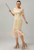 Laden Sie das Bild in den Galerie-Viewer, Glitzerndes Apricotfarbenes Pailletten 1920er Kleid Mit Kurzen Ärmeln und Fransen