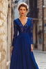 Laden Sie das Bild in den Galerie-Viewer, Dunkelblau V-Ausschnitt Chiffon Langes Brautmutterkleid mit Spitze