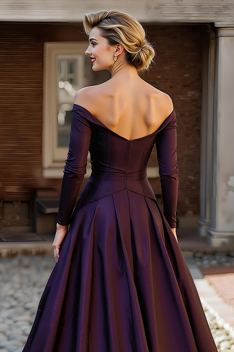 Laden Sie das Bild in den Galerie-Viewer, Pflaume Schulterfreie A Linie Langes Brautmutterkleid mit Ärmel