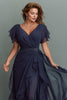 Laden Sie das Bild in den Galerie-Viewer, Marineblau Chiffon V-Ausschnitt Geraffte Lange Brautmutterkleid mit Rüschen