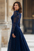 Laden Sie das Bild in den Galerie-Viewer, Marineblau Hoher Ausschnitt Spitze A-Line Lange Brautmutterkleid mit Ärmel