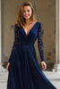 Laden Sie das Bild in den Galerie-Viewer, Marineblau Chiffon V-Ausschnitt A-Line Lange Brautmutterkleid mit Spitze