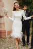 Laden Sie das Bild in den Galerie-Viewer, Elfenbein Bodycon Satin Kurzes Brautkleid mit Federn