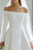 Laden Sie das Bild in den Galerie-Viewer, Elfenbein Schulterfreie Satin High-Low Hochzeitskleid mit Ärmel