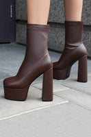 Laden Sie das Bild in den Galerie-Viewer, Weiße Knöchelhohe Go-Go Stiefel mit Runde Zehen und Plateau-Blockabsatz