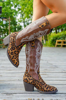 Laden Sie das Bild in den Galerie-Viewer, Braune Leoparden Breite Schaft Western Cowgirl Stiefel mit Spitzzehe und Blockabsatz