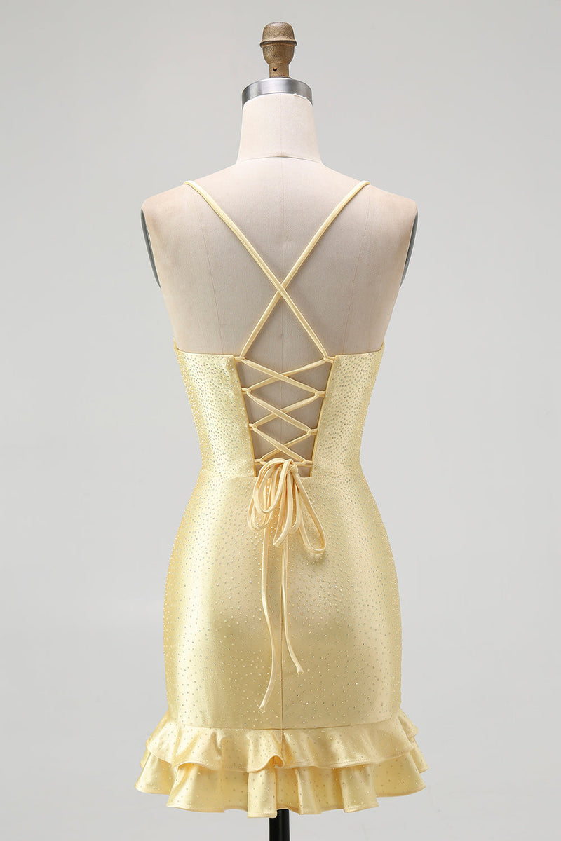 Laden Sie das Bild in den Galerie-Viewer, Glitzer Gelb Spaghettiträger Satin Rüschen Eng Kruze Ballkleid mit Perlen