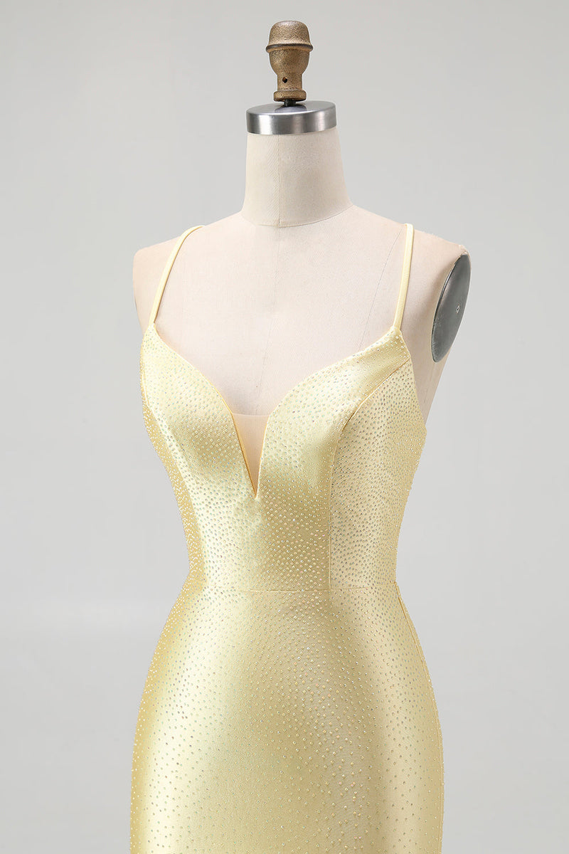 Laden Sie das Bild in den Galerie-Viewer, Glitzer Gelb Spaghettiträger Satin Rüschen Eng Kruze Ballkleid mit Perlen