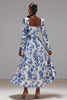 Laden Sie das Bild in den Galerie-Viewer, Blau und Weiß Blumen Quadratischer Ausschnitt A Linie Hochzeitsgast Kleid mit Ärmel