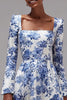 Laden Sie das Bild in den Galerie-Viewer, Blau und Weiß Blumen Quadratischer Ausschnitt A Linie Hochzeitsgast Kleid mit Ärmel