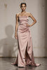 Laden Sie das Bild in den Galerie-Viewer, Einfaches Hellrosa Satin Trägerlos Lange Formelle Kleid mit Schlitz