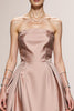 Laden Sie das Bild in den Galerie-Viewer, Einfaches Hellrosa A Linie Satin Trägerlos Lange Formelle Kleid