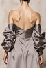 Laden Sie das Bild in den Galerie-Viewer, Silber Satin Schulterfreie Lange Formelle Kleid mit Ärmel