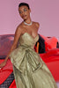 Laden Sie das Bild in den Galerie-Viewer, Gold Metallic Herz-Ausschnitt A Linie Lange Ballkleid mit Bogen