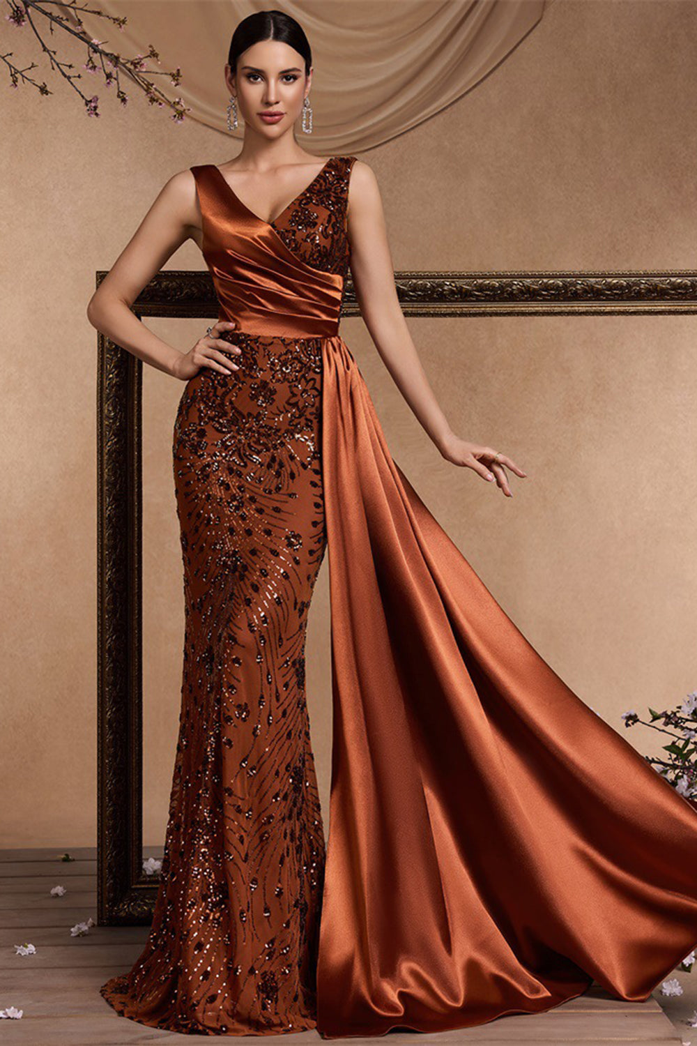 Glitzer Blumen Braun Meerjungfrau V-Ausschnitt Lange Mutter der Braut Kleid mit Seitlichem Cape