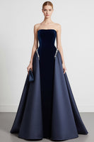 Laden Sie das Bild in den Galerie-Viewer, Leely Women Navy Velvet Long Formal Dress with Cape A Line Strapless Backless Evening Dress