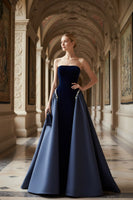 Laden Sie das Bild in den Galerie-Viewer, Marineblau A Linien Ohne Träger Samt Langes Abendkleid mit Cape