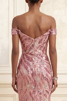 Laden Sie das Bild in den Galerie-Viewer, Glitzerndes Rosa Lang Schulterfrei Meerjungfrau Abendkleid mit Perlenstickerei