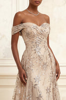 Laden Sie das Bild in den Galerie-Viewer, Lang Blumen A Linie Glitzernder Champagner Perlenstickerei Ballkleid mit Cape