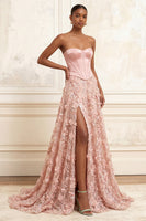 Laden Sie das Bild in den Galerie-Viewer, Lang Trägerlos Perlenstickerei A Linie Blumen Korsett Glitzernd Errötende Ballkleid mit Schlitz