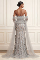 Laden Sie das Bild in den Galerie-Viewer, Blumen Silber Lang Trägerloses Meerjungfrauenkleid Ballkleid mit Schal