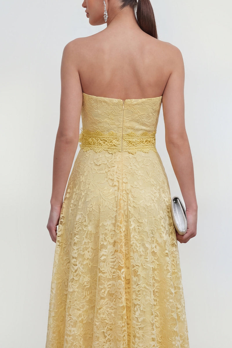 Laden Sie das Bild in den Galerie-Viewer, Rüschen Spitze Buttergelb A Linie Maksi Hochzeitsgästekleid mit 3D Blume