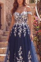 Laden Sie das Bild in den Galerie-Viewer, Schulterfrei A Linie Blumen Glitzerndes Marineblau Lang Ballkleid