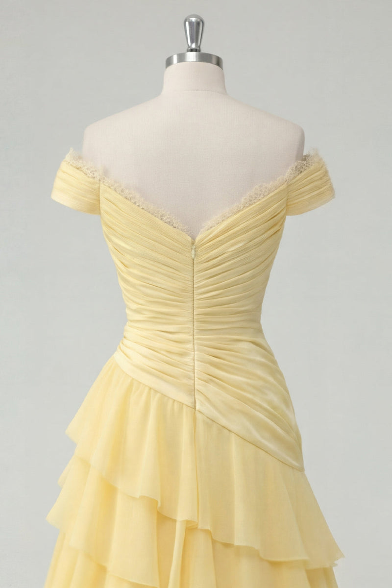 Laden Sie das Bild in den Galerie-Viewer, Schulterfrei A Linie Buttergelb Rüschen Ballkleid mit Schlitz