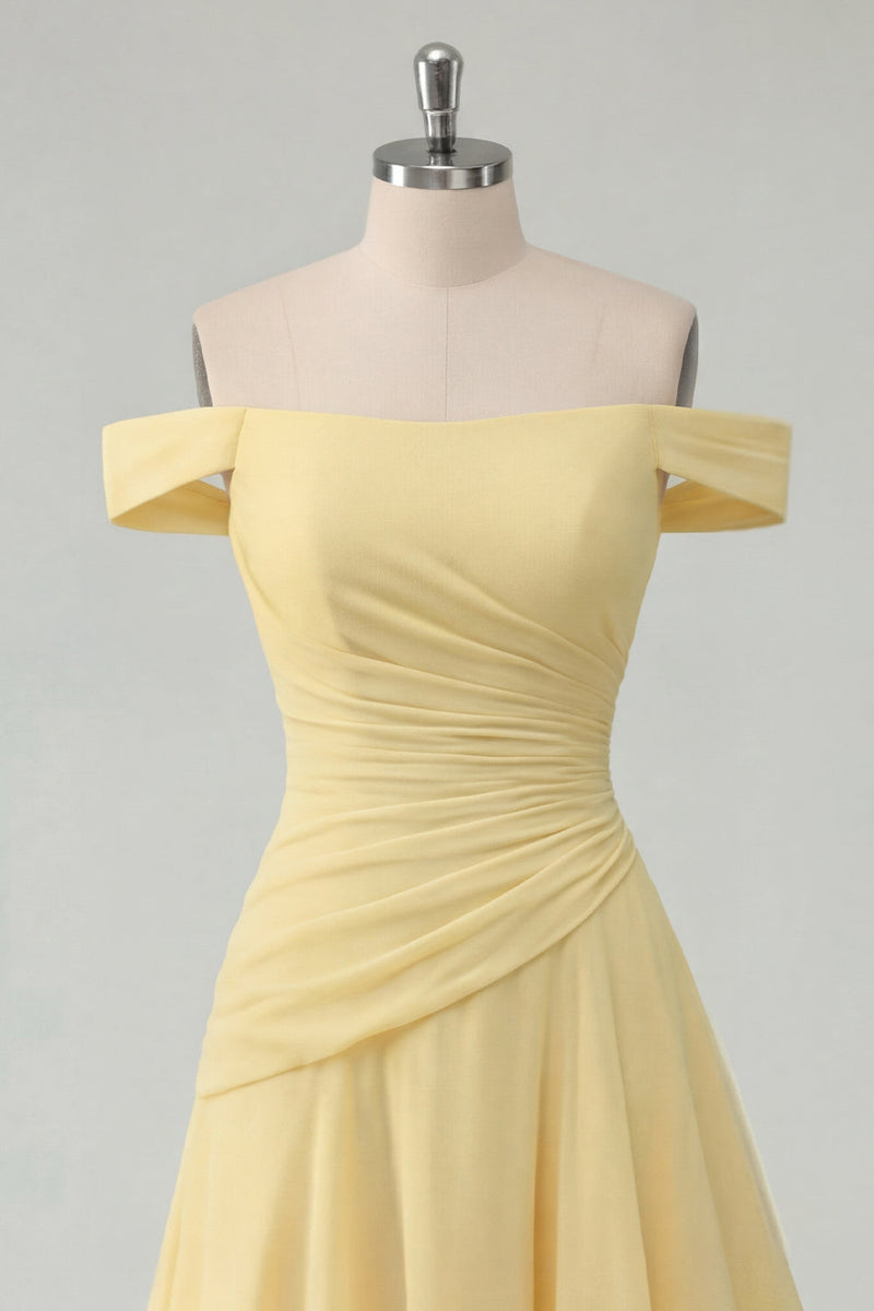Laden Sie das Bild in den Galerie-Viewer, Gerafft A Linie Schulterfrei Buttergelb Rüschen Ballkleid mit Schlitz
