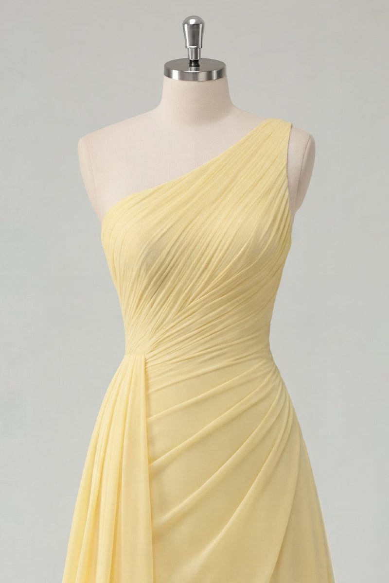 Laden Sie das Bild in den Galerie-Viewer, A Linie Ein Schulter Buttergelb Gerafft Ballkleid mit seitlichem Cape