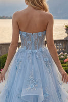 Laden Sie das Bild in den Galerie-Viewer, Lang Glitzerndes Blau Trägerlos Korsett A Linie Blumen Perlenstickerei Ballkleid mit Rüschen