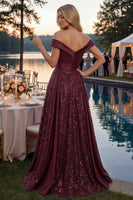 Laden Sie das Bild in den Galerie-Viewer, A Linie Schulterfrei Glitzerndes Bordeaux Lang Paillette Ballkleid mit Cape