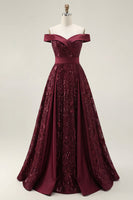 Laden Sie das Bild in den Galerie-Viewer, A Linie Schulterfrei Glitzerndes Bordeaux Lang Paillette Ballkleid mit Cape