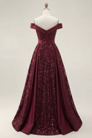 Laden Sie das Bild in den Galerie-Viewer, A Linie Schulterfrei Glitzerndes Bordeaux Lang Paillette Ballkleid mit Cape
