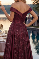 Laden Sie das Bild in den Galerie-Viewer, A Linie Schulterfrei Glitzerndes Bordeaux Lang Paillette Ballkleid mit Cape