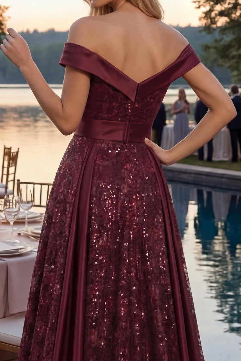 Laden Sie das Bild in den Galerie-Viewer, A Linie Schulterfrei Glitzerndes Bordeaux Lang Paillette Ballkleid mit Cape
