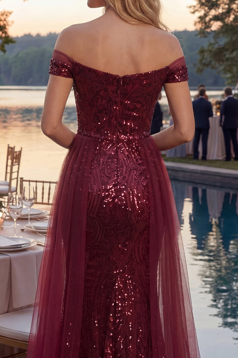 Laden Sie das Bild in den Galerie-Viewer, Lang Paillette Meerjungfrau Schulterfrei Glitzerndes Bordeaux Ballkleid mit Cape