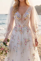 Laden Sie das Bild in den Galerie-Viewer, Lange Ärmel Blumen Gerafft V-Ausschnitt Weiß A Linie Bodenlang Brautkleid