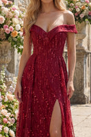 Laden Sie das Bild in den Galerie-Viewer, Schulterfrei A Linie Glitzerndes Bordeaux Lang Perlenstickerei Ballkleid mit Fransen