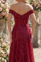 Laden Sie das Bild in den Galerie-Viewer, Schulterfrei A Linie Glitzerndes Bordeaux Lang Perlenstickerei Ballkleid mit Fransen