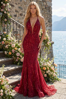 Laden Sie das Bild in den Galerie-Viewer, Halfter Rückenfrei Meerjungfrau Glitzerndes Bordeaux Lang Perlenstickerei Ballkleid mit Fransen