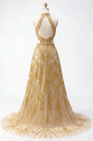 Laden Sie das Bild in den Galerie-Viewer, Hoher Kragen A Linie Glitzerndes Golden Lang Perlenstickerei Ballkleid mit Cape
