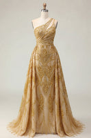 Laden Sie das Bild in den Galerie-Viewer, Ein Schulter Gerafft A Linie Glitzerndes Golden Lang Perlenstickerei Ballkleid mit Cape