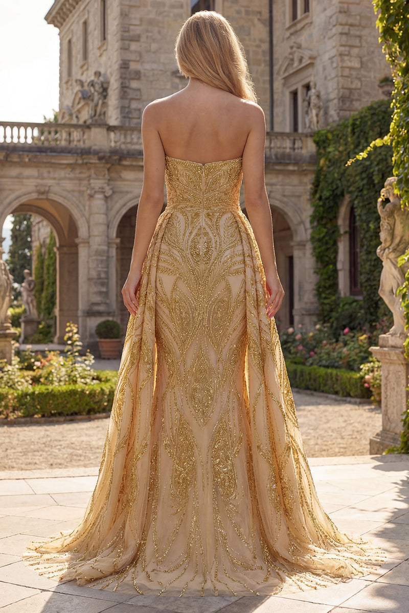 Laden Sie das Bild in den Galerie-Viewer, Gerafft Trägerlos Meerjungfrau Glitzerndes Golden Lang Perlenstickerei Ballkleid mit Cape