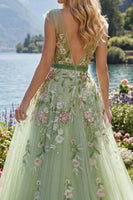 Laden Sie das Bild in den Galerie-Viewer, V-Ausschnitt Grün Lang A Linie Blumen Ballkleid mit Perlenstickerei