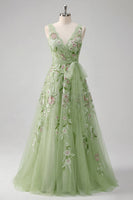 Laden Sie das Bild in den Galerie-Viewer, V-Ausschnitt Grün Lang A Linie Blumen Perlenstickerei Ballkleid mit Applikationen